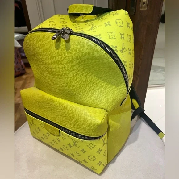 MEN LOUIS VUITTON BACKPACK - Picture 3 of 5